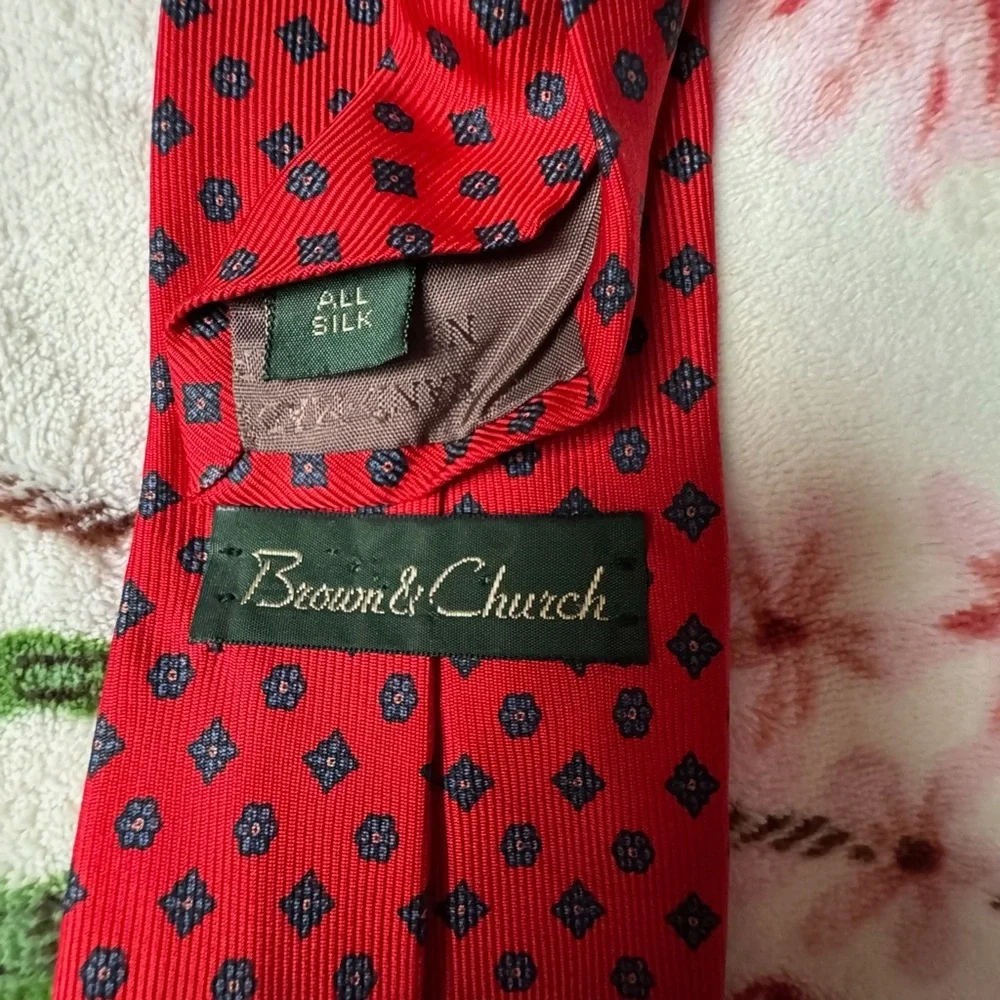 Elegant Red and Black Patterned Men's Tie